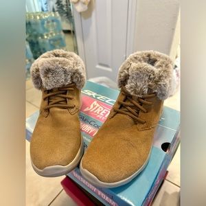 Skechers On The Go Joy Casual Furry Soft Suede Boots Size 6